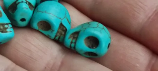 Бирюзовые черепа для создания украшений-браслет, четки и пр, 8 штук ts787. З аукціону