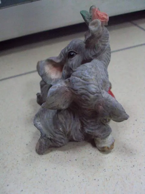 Купити Фигура пластик слон слоник слоненок слоны с сердечком и розой №10211а