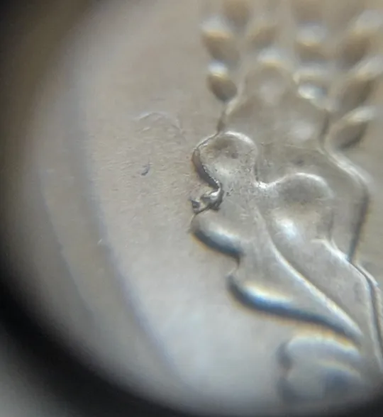 (7085) 10 копійок 2019 різновид викрошок і розколів на аверсі (10 копеек 2019 брак) Продаж