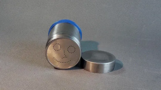 Диспенсер Смайлік декоратор для дозування какао, кориці, цукрової пудри  Вживане Ціна