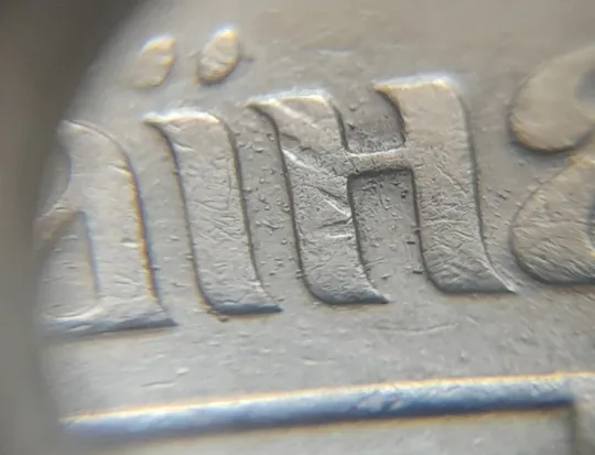 (6394) 50 копійок 1992 1АВм гарна викрошка на ягоді у 8 гроні на реверсі + &quot;сніжок&quot; на аверсі (50 копеек 1992 1АВм брак) Де купити