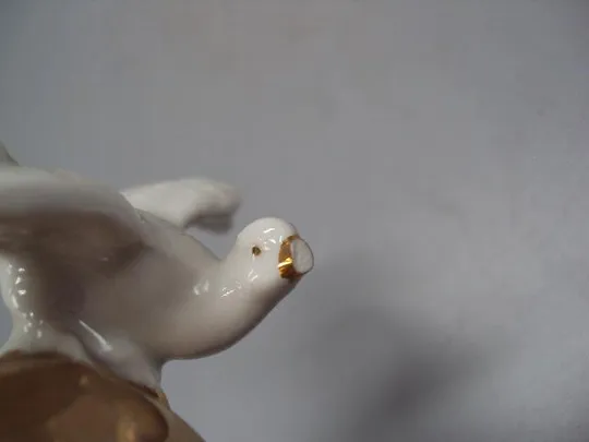 Фигура фарфор статуэтка Германия голубь на шаре птица высота 10,2 см под реставрацию №14258 Характеристики