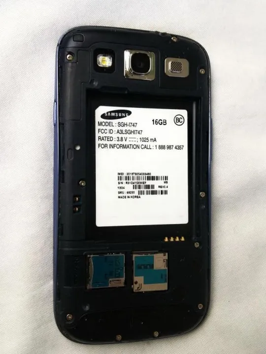 оригинальный смартфон Samsung SGH-i747 16Gb Galaxy S III LTE черный Ціна