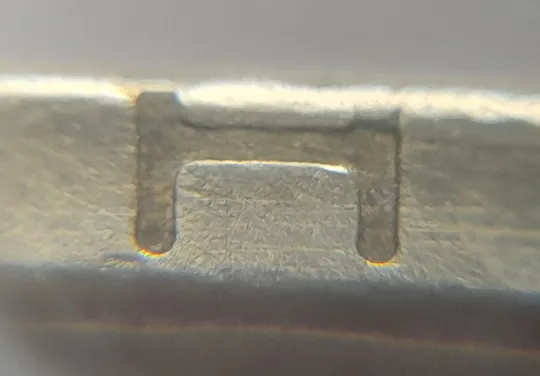 (5131) 1 гривня 2014 викрошка у букві "Н" слова "ОДНА" на гурті (1 гривна 2014 брак) Ціна