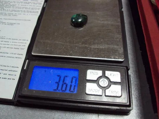 Камень хризоколл зеленый на подложке для ювелирных изделий вес 3,6 г размер 8х20,5х16,5 мм №13274 Характеристики