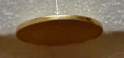 фото, (8173) 25 копійок 2014 викрошка на гурті у сегменті на 8 год. (25 копеек 2014 брак гурта)