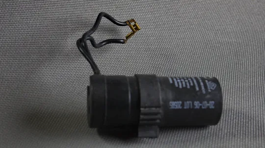 17U5017 Пусковой конденсатор NGM 80мкФ 300В (Anlass kondensator 80mf 300V) З аукціону