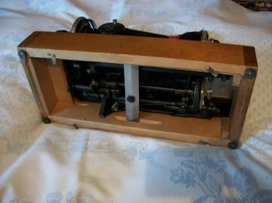 Швейная Машинка Класс 2М, Подольский завод с паспортом-инструкцией З аукціону