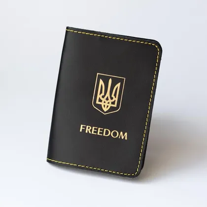 фото, Обкладинка для паспорту "Герб України+Freedom" чорна з позолотою,жовта нитка.