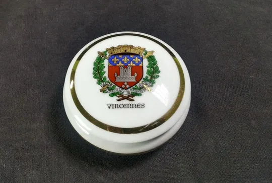 Шкатулка скринька бонбоньєрка кругла порцеляна старовинна Франція Вживане Ціна