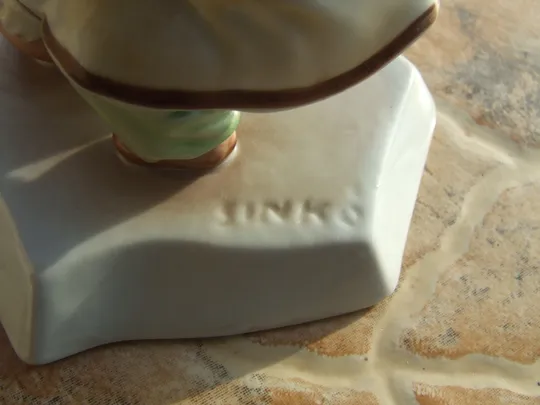 Статуетка хлопчик з мячом 1960 рр. роз 14х12 см. Жолноі Венгрия . в Україні