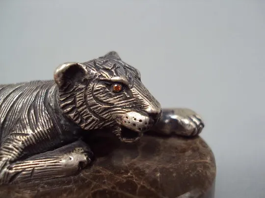 Фигура статуэтка тигр подкрадывается серебро 925 проба на подставке вес 209,67 г 4,2х8,4 см №13216 Де купити