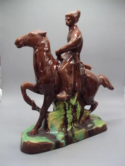 Фигура керамика статуэтка майолика козак на коне на лошади высота 38 см №14722 Характеристики