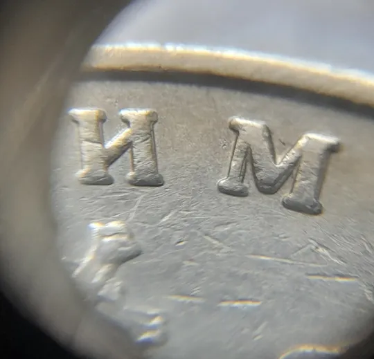 (7328) 1 гривня 2006 різновид викрошки у букві "Р" слова "ГРИВНЯ" на гурті + зминання на реверсі (1 гривна 2006 брак) Продаж