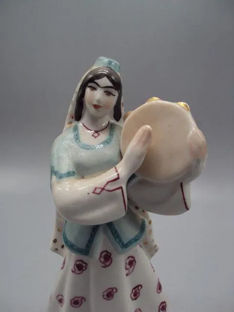 Фигура фарфор Киев девушка азербайджанка с бубном Восточный Азербайджанский танец 21,3 см №13918 З аукціону