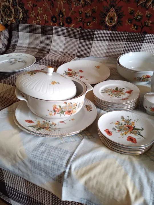 Сервіз столовий, чайний і кавовий З аукціону