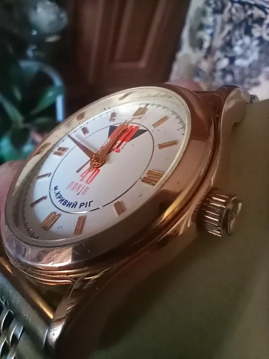 Часы механические наручные. З аукціону
