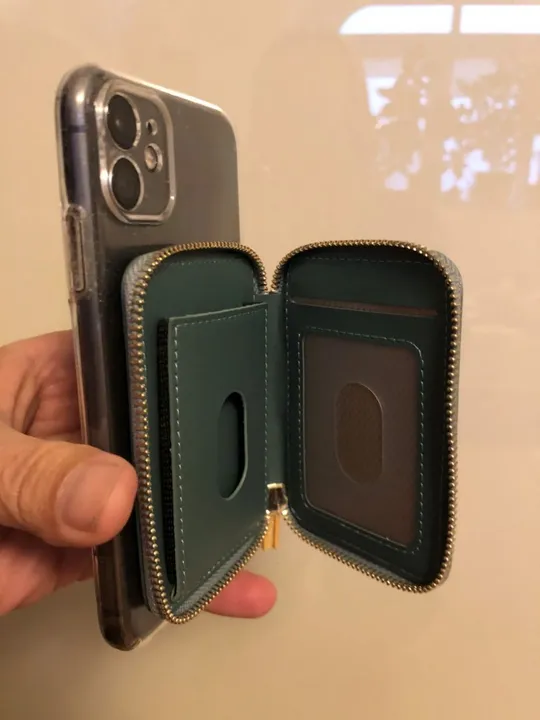 Гаманець для iPhone з Magsafe З аукціону