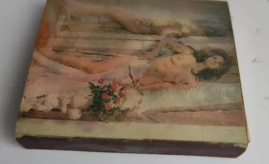 Винтажный спичечный коробок 1970 года со спичками. Женщины ню переливашки. Восточная Германия. pr543 З аукціону