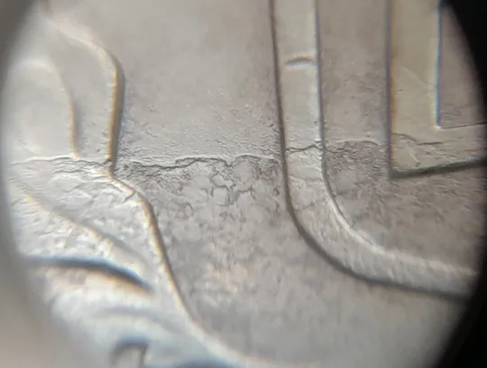 (8045) 50 копійок 2013 &#039;борозда&#039; (розшарування) на аверсі (50 копеек 2013 цікавий брак) З аукціону