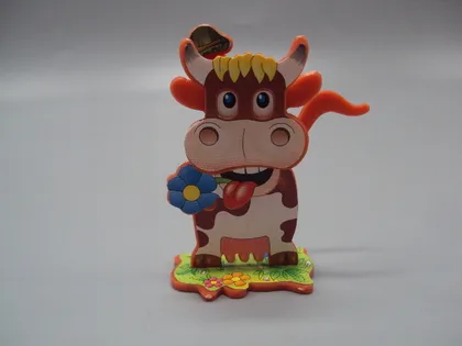 фото, Фигурка киндер сюрприз корова с цветком цветочком K02 №33 серия Bewegliche Kuh №18592м