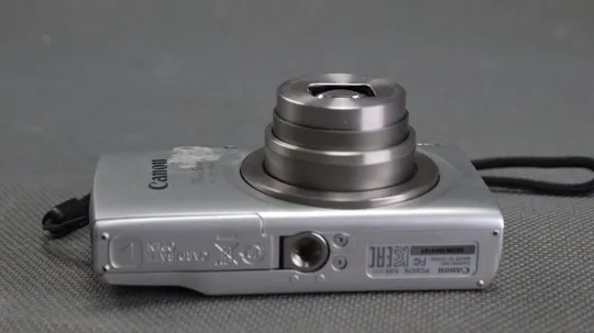 Цифровой фотоаппарат 20.0Mpix Canon Elph 180 + 28–224 мм Canon Zoom lens x8 Вживане Продаж