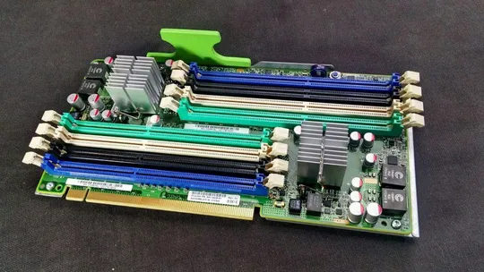 райзер на 8 планок памяти для серверов Sun Oracle T4-2/ X4470-M2/7420/X2-4 Memory Riser Assembly Boa Ціна