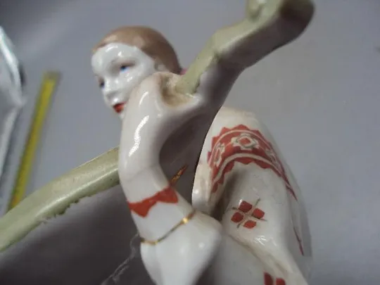 Фигура фарфор Старый Киев бандуристка девушка с бандурой играет на бандуре высота 20,5 см №14207 Продаж