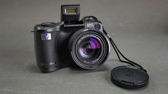 Цифровой фотоаппарат 5.3Mpix HP Photosmart 945 + x8.0 7.6-61mm EQ 36mm Optical Aspheric lens Вживане Недорого