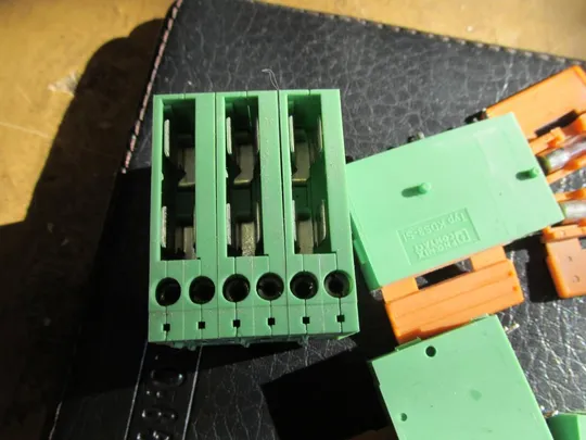 КЛЕМИ ДЛЯ ЗАПОБІЖНИКІВ KDS 3-SI ПІД ПАЙКУ ЛОТ 10 ШТ Інтернет-аукціон