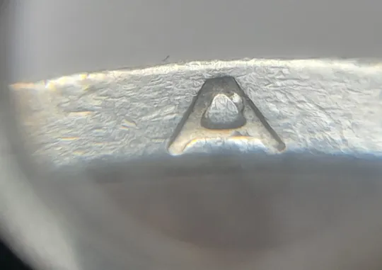 (7693) 1 гривня 2006 різновид викрошки у букві "А" слова "ОДНА" на гурті + зминання на реверсі (1 гривна 2006 брак) З аукціону