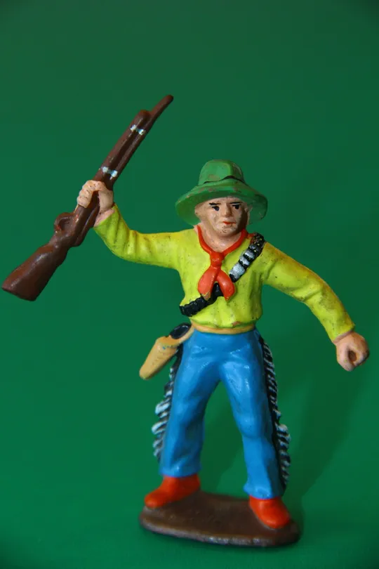 ковбой ГДР №038 ТОМ ХАТТЕР Еміль Байєр РАННЯ ФІГУРКА!  ДУЖЕ М'яка ГУМА Ціна