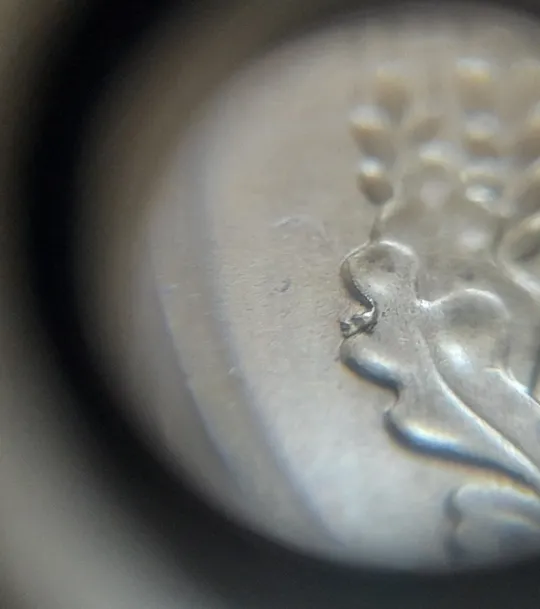 (7085) 10 копійок 2019 різновид викрошок і розколів на аверсі (10 копеек 2019 брак) Де купити