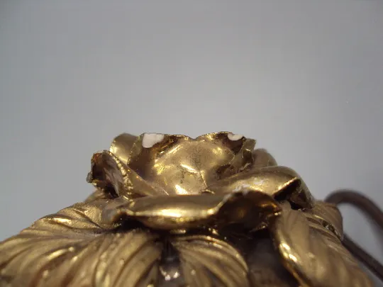 Шкатулка фарфор позолота цветы и листья маленькая размер 8х7,3х7,3 см №18389МЯ На торгах