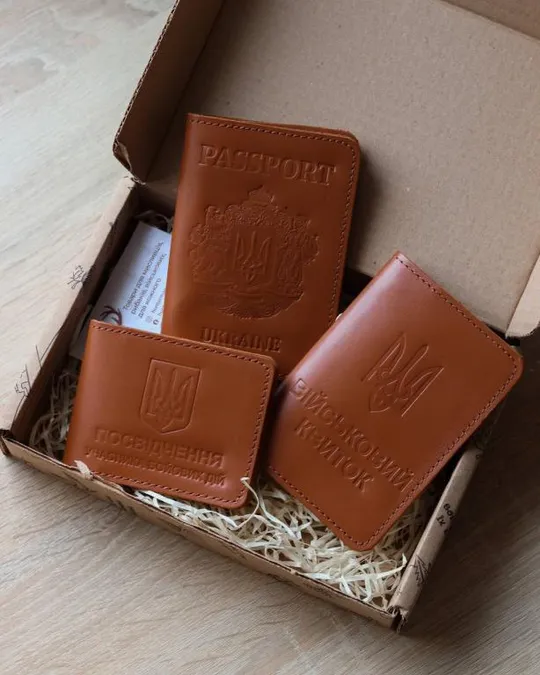 Подарунковий набір "Обкладинки на паспорт, військовий квиток, убд", коричневий. Ціна