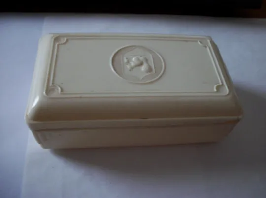 Шкатулка СССР Харьков, бело-кремовая , 1950-60-х годов  [13,5x8x5-cm] и другое Ціна