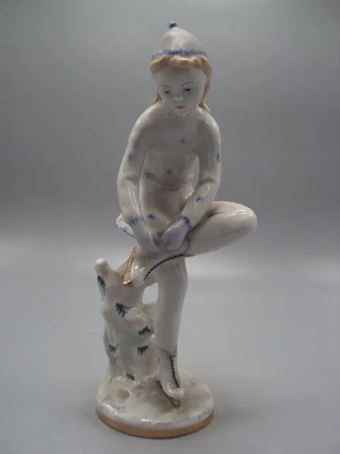 Фигура фарфор статуэтка ЛФЗ фигуристка девочка завязывает коньки высота 22 см №14512 Ціна