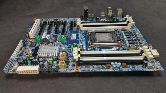Купити серверный комплект HP Z420 + 6ядер/12потоков Intel Xeon E5-2680 2.7MHz + 8Gb DDR3 + видеокарта