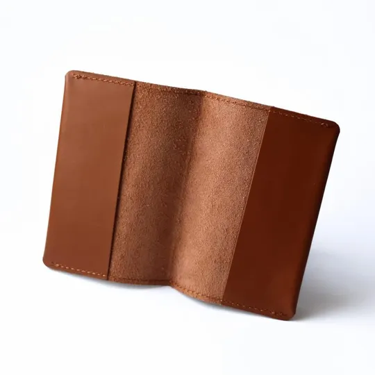 Купити Обкладинка для паспорта "Passport",коричнева з позолотою.