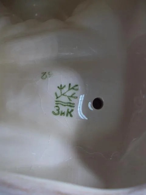 Фигура фарфор статуэтка ЗиК Конаково ветерок девушка с платком девочка завязывает платок 24 см №100 Недорого