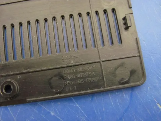 №225-19 сервісна кришка BA81-D727B BA81-07279A для SAMSUNG NP- R519 R517 оригінал Продаж