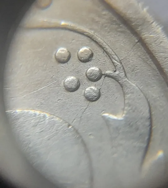 Купити (1256) 50 копійок 1992 1ААм розколи від канту через вінок та 1 гроно до "0" + між 3 та 4 гронами до "ОК" на реверсі  (50 копеек 1992 1ААм)