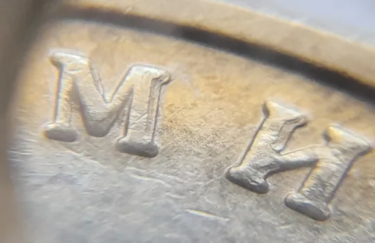 (6599) 1 гривня 2006 різновид викрошки у цифрі &quot;2&quot; слова &quot;2006&quot; на гурті + двійний удар на реверсі (1 гривна 2006 брак) З аукціону