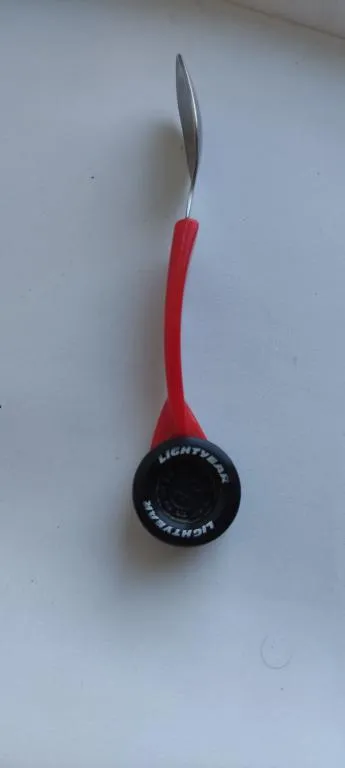 Интересный предмет-чайная ложка на колесах , td846 Ціна