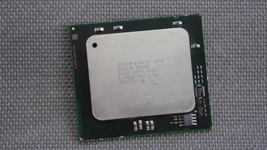 10х ядер/20x потоков Intel Xeon E7-2870 SLC3U 2.40-2.80GHz 30MB 10C/20Th LGA1567 server CPU Вживане Ціна