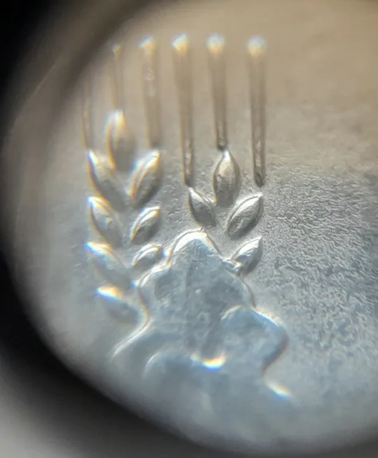 (5718) 50 копійок 2014 гарні викрошки та розколи на аверсі (50 копеек 2014 брак) Де купити