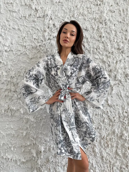 Купити Халат короткий з мусліну (100% бавовна) принт Діор білий