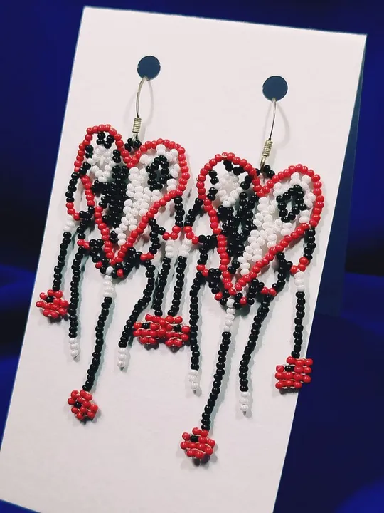 Сережки “Серця з бісеру” ручна робота | червоно-чорно-білі, 7 см Ціна