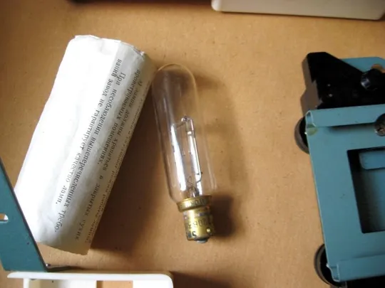 Фільмоскоп Діапроєктор - Фильмоскоп - для перегляду діафільмів і слайдів = в упаковці - гарний стан Де купити