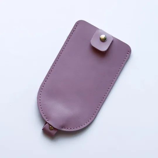 Купити Ключниця з рухомим тримачем ключів на кнопці рожева.